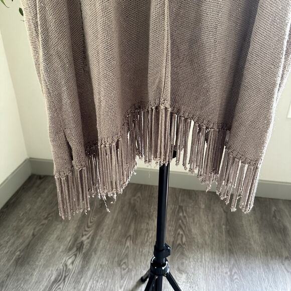 Saks Fifth Avenue M/L Tan Knit Fringe Hem Poncho Sweater Boho Chic - Picture 4 of 8